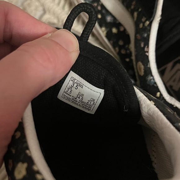 Juniors Floral Vans - Picture 5 of 5